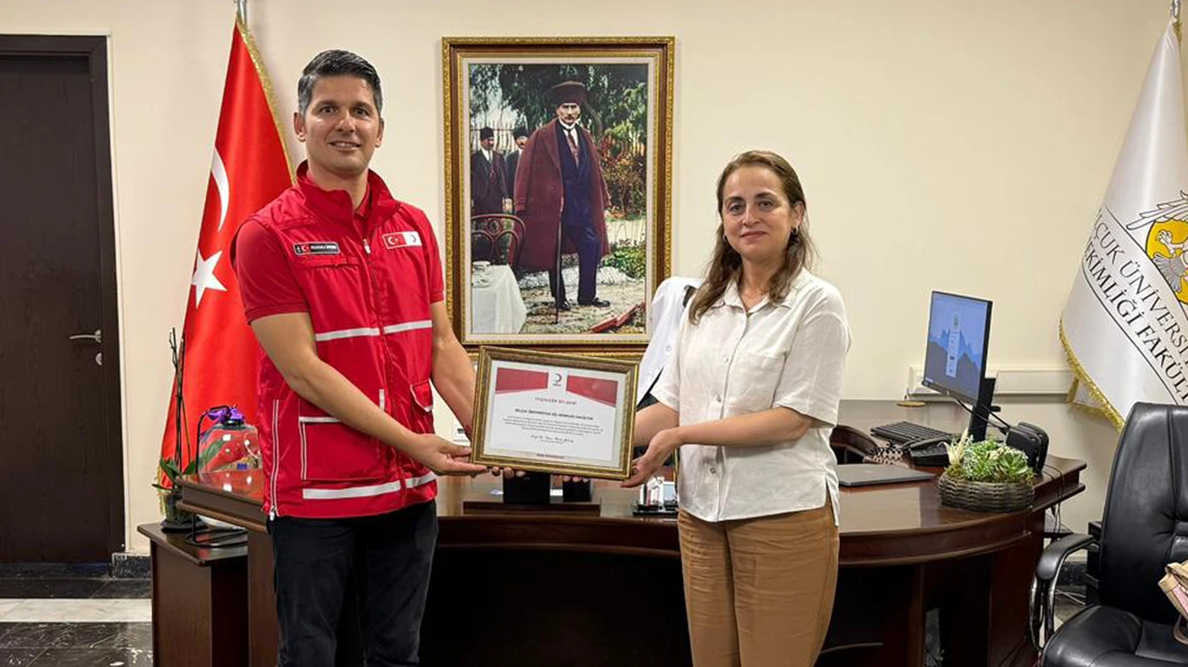 Gazze halkı için düzenlenen kermesin gelirleri Türk Kızılaya bağışlandı